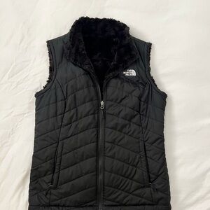 The North Face Women's Black Quilted Fleece-Lined Vest